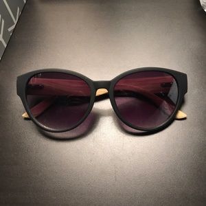 Super cute wood pattern sunnies